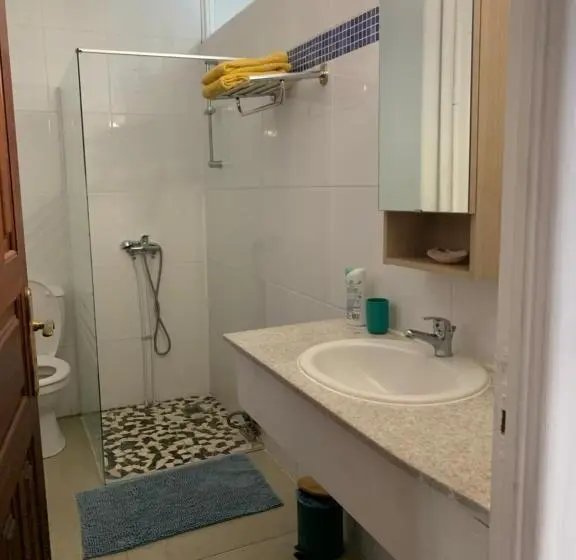 اتاق کلاسیک چهارنفره, Pelikan Chambres D Hôtes