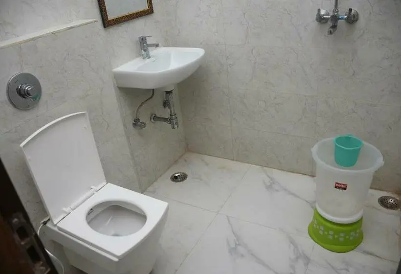 Perhehuone, Guru Kripa Garden
