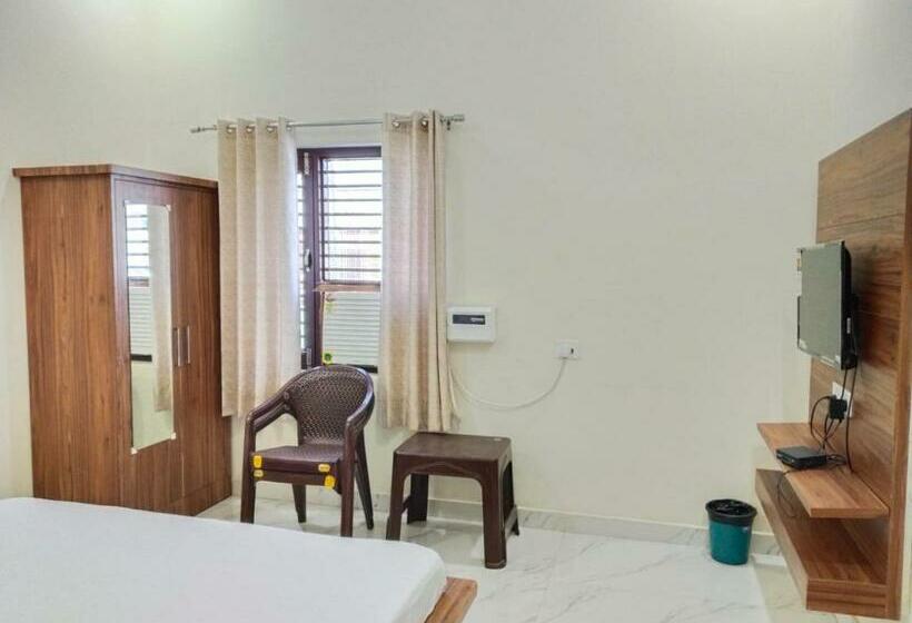 패밀리 룸, Guru Kripa Garden