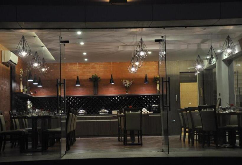 جناح, Pride Biznotel Alkapuri Near Vadodara Airport