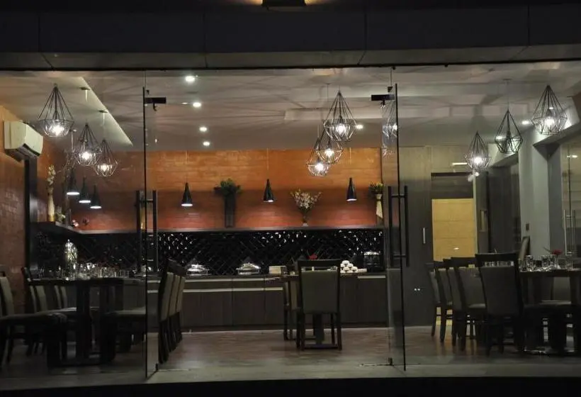 سوییت, Pride Biznotel Alkapuri Near Vadodara Airport