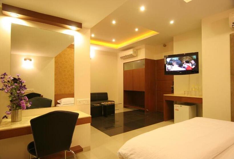 جناح, Pride Biznotel Alkapuri Near Vadodara Airport