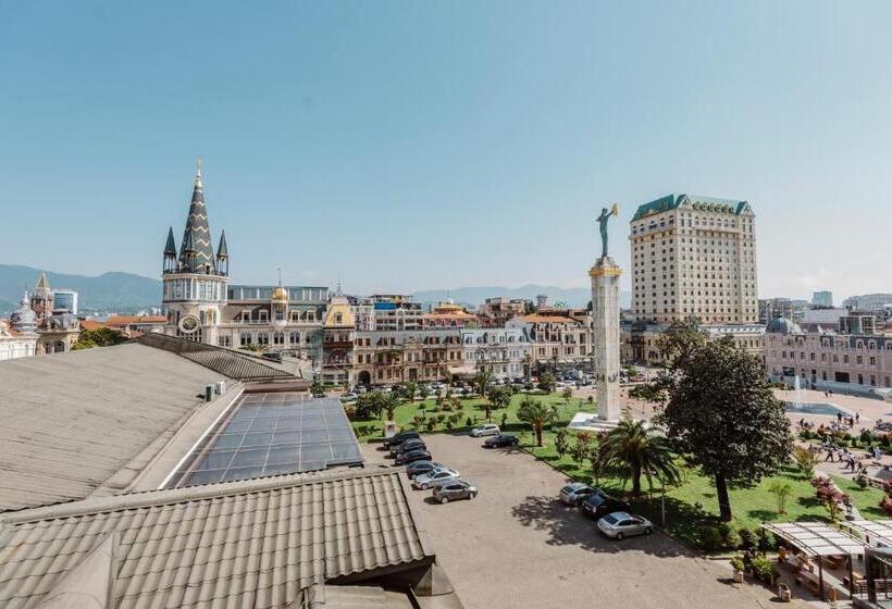 اتاق استاندارد با چشم‌انداز شهر, Golden Palace Batumi Hotel & Casino