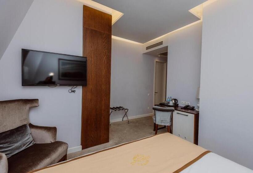 اتاق استاندارد با چشم‌انداز شهر, Golden Palace Batumi Hotel & Casino