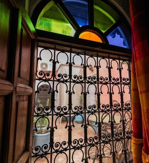 اتاق استاندارد سه نفره, Dar El Yasmine