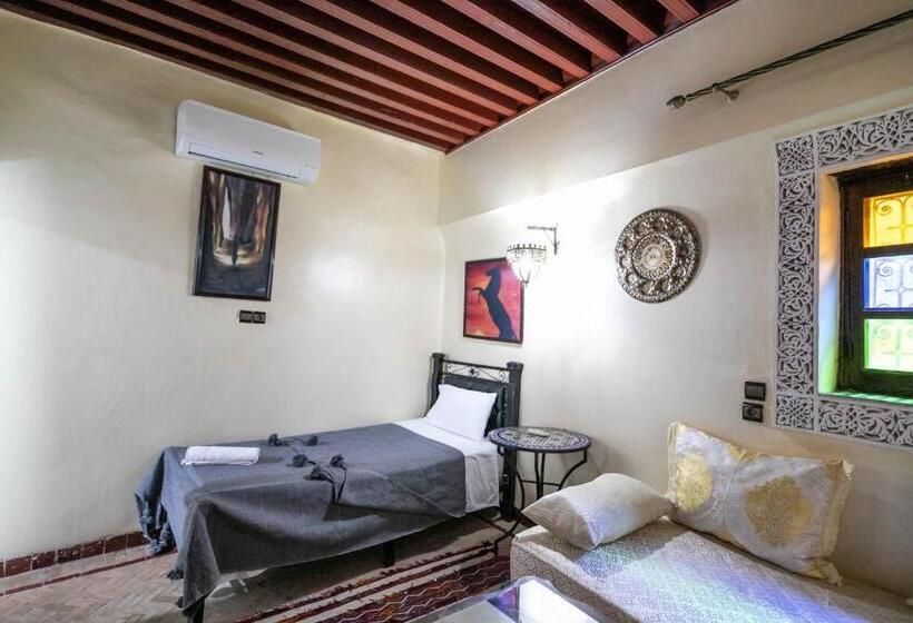 اتاق خانوادگی, Dar El Yasmine