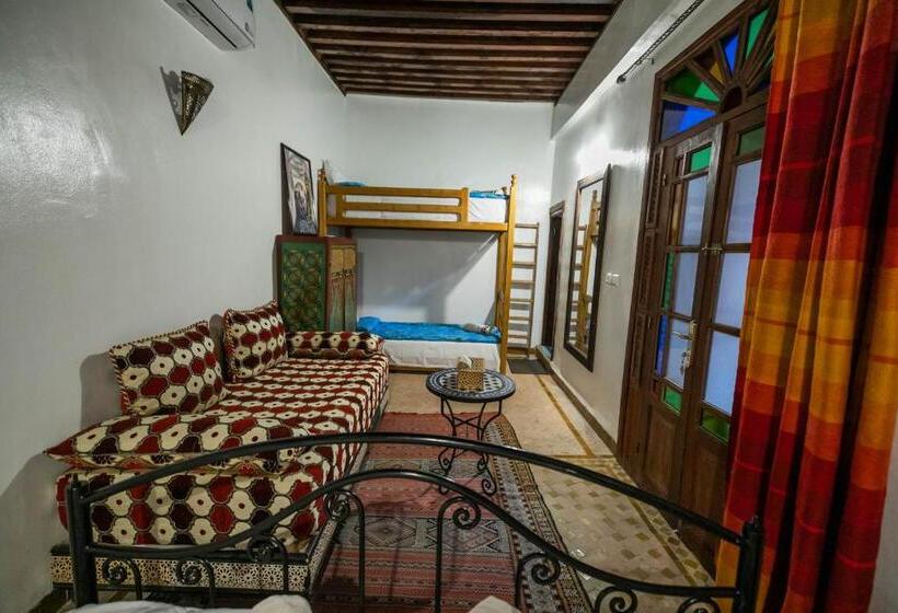 اتاق استاندارد چهار تخته, Dar El Yasmine