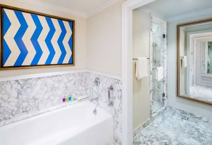 Swim-up suite