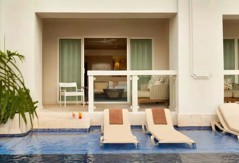 سوئیت جونیور با تخت بزرگ, Hyatt Zilara Rose Hall Adults Only All Inclusive