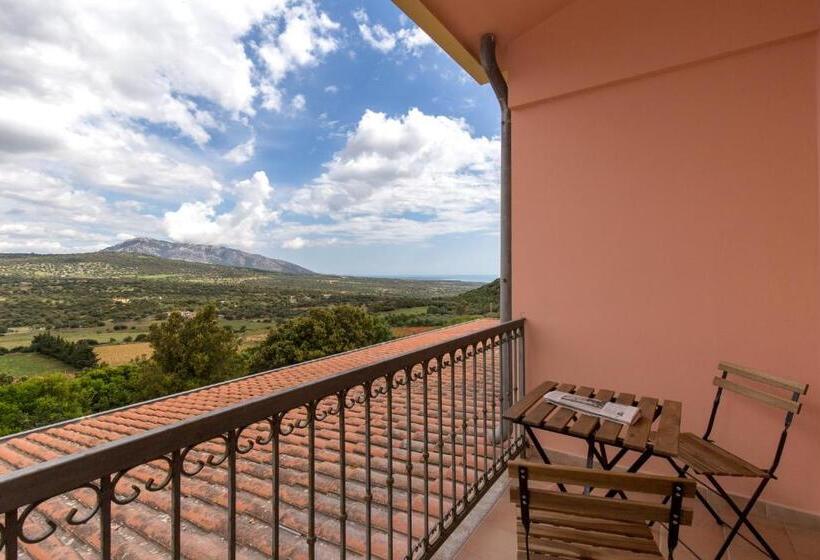 غرفة قياسية مزوَّدة بشُرفة, Ispinigoli