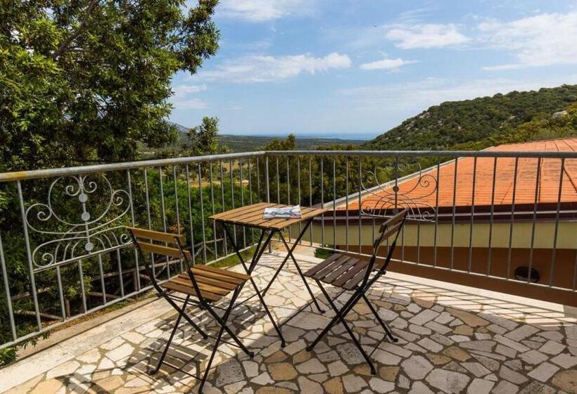 غرفة قياسية مزوَّدة بشُرفة, Ispinigoli