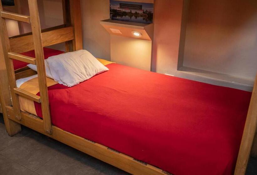 سرير فى غرفة مشتركه, Pariwana Hostel Cusco