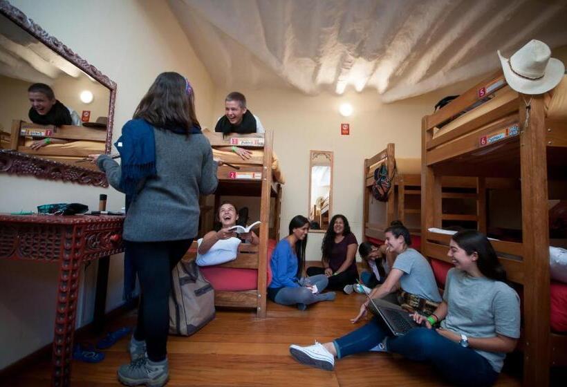 سرير فى غرفة مشتركه, Pariwana Hostel Cusco