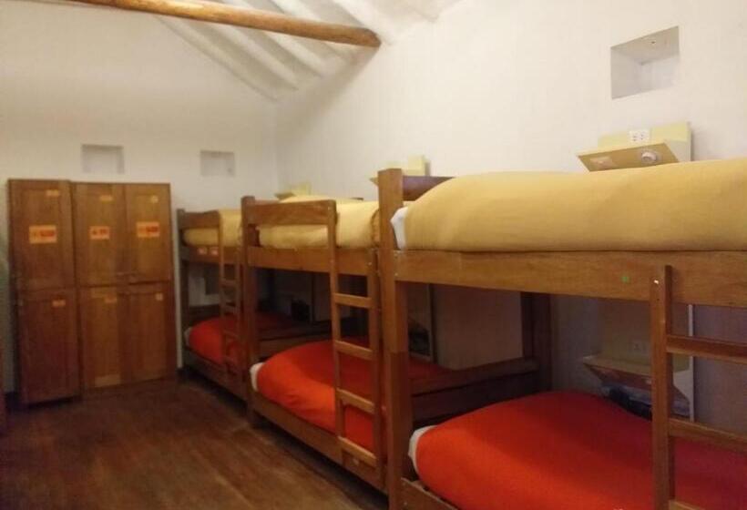 سرير فى غرفة مشتركه, Pariwana Hostel Cusco