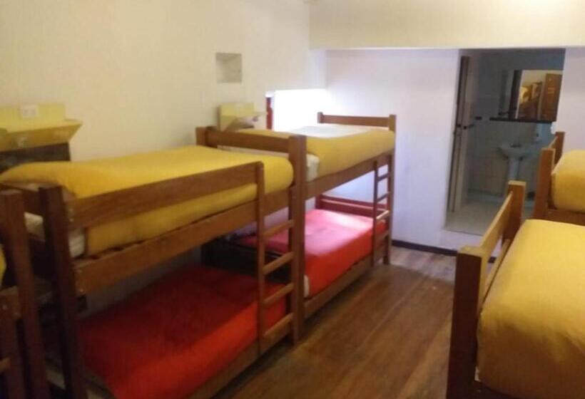 سرير فى غرفة مشتركه, Pariwana Hostel Cusco