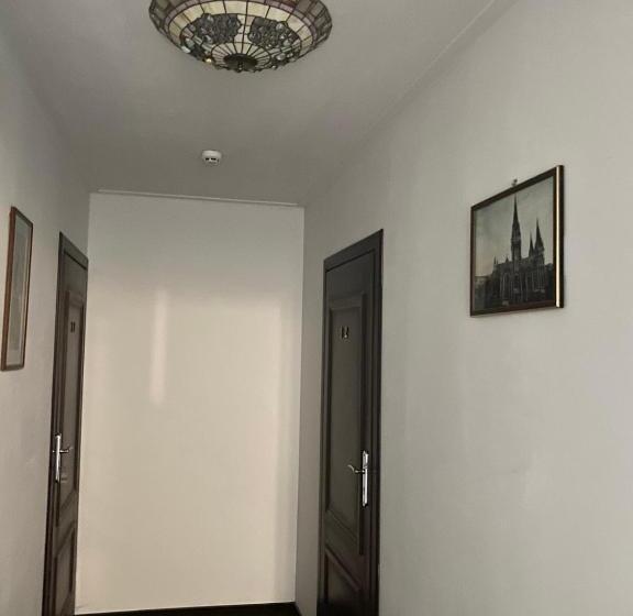 جناح جونيور, Prestige