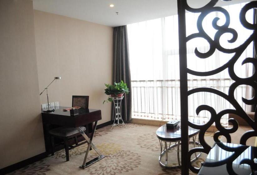 מיטת קינג בסוויטה, Ramada Linyi North