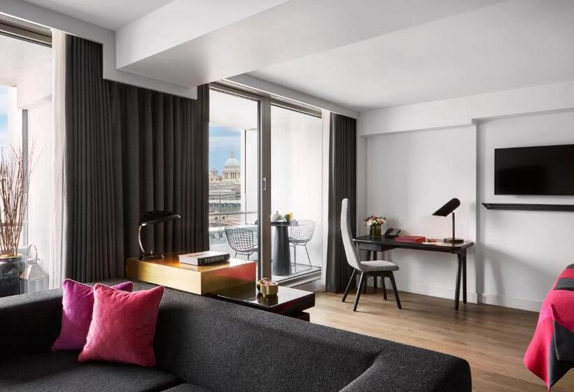 جناح مطل على البحر, Sea Containers London