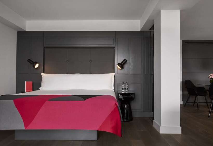 جناح ذو إطلالة, Sea Containers London