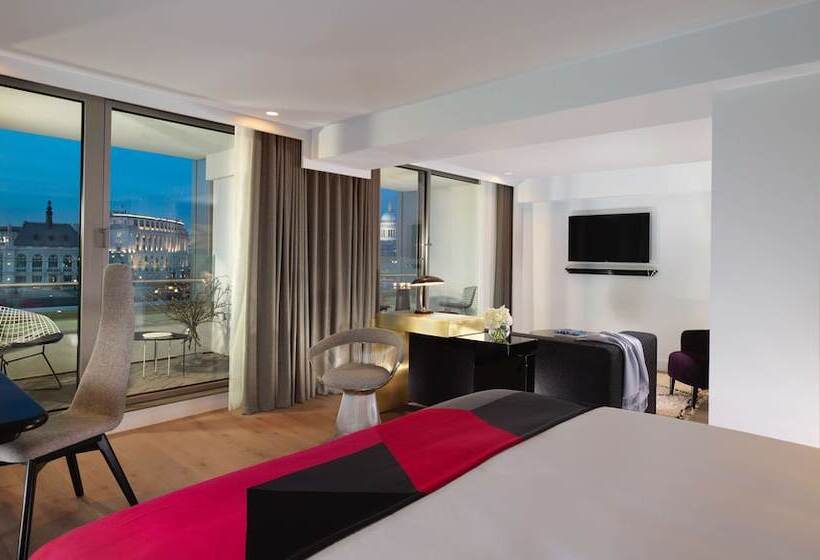 جناح ذو إطلالة, Sea Containers London