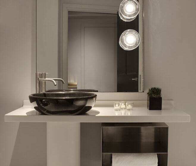 غرفة قياسية, Sea Containers London