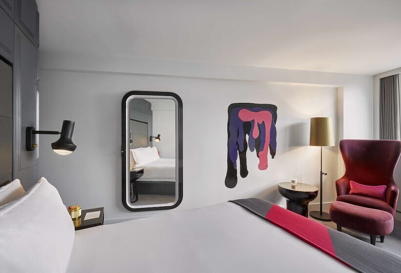 غرفة قياسية, Sea Containers London