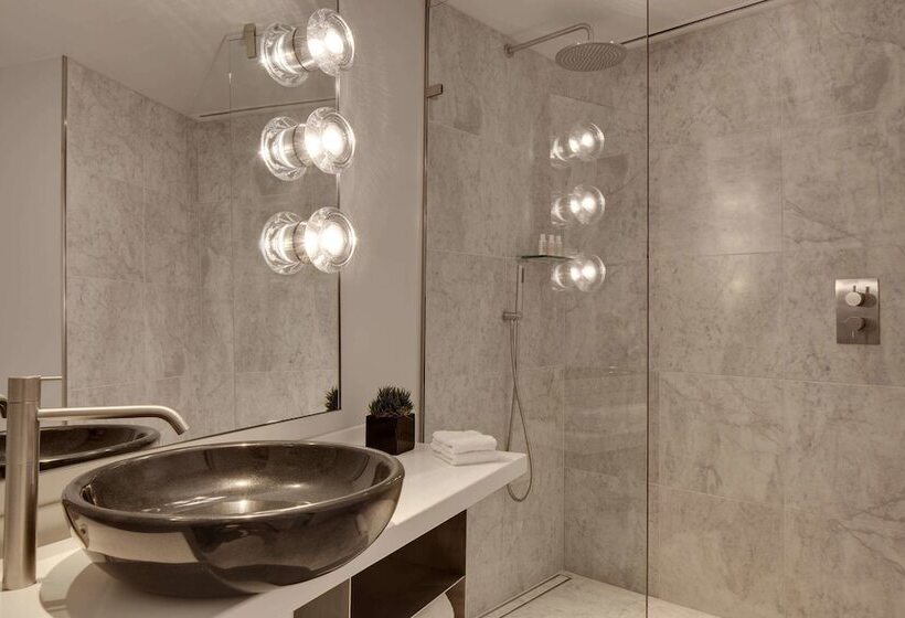 غرفة سوبيريور, Sea Containers London