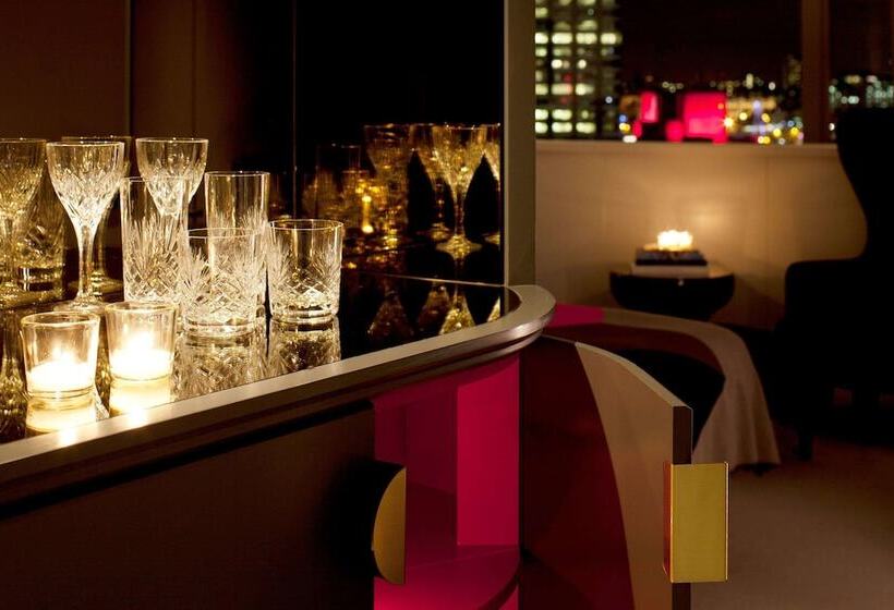 غرفة سوبيريور, Sea Containers London