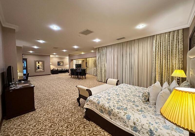 غرفة سوبيريور, Sea Containers London