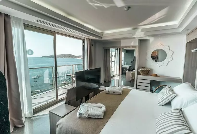 オーシャンビューのプレミアムルーム。, The Ibiza Twiins 4* Sup