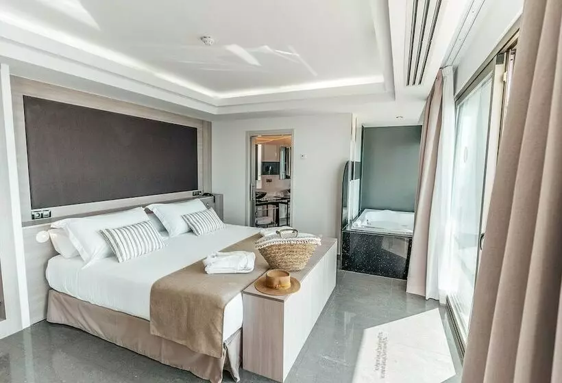 オーシャンビューのプレミアムルーム。, The Ibiza Twiins 4* Sup