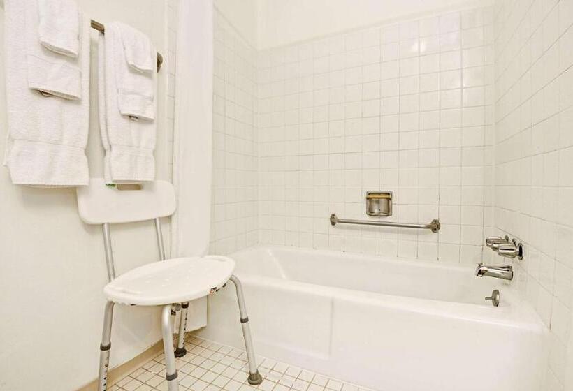 غرفة قياسية سرير كينج, Travelodge By Wyndham Laramie