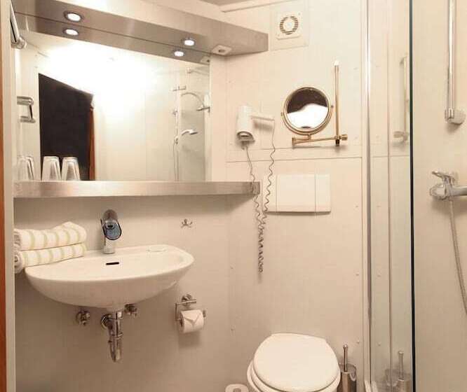 이코노미 싱글 룸, Weiland