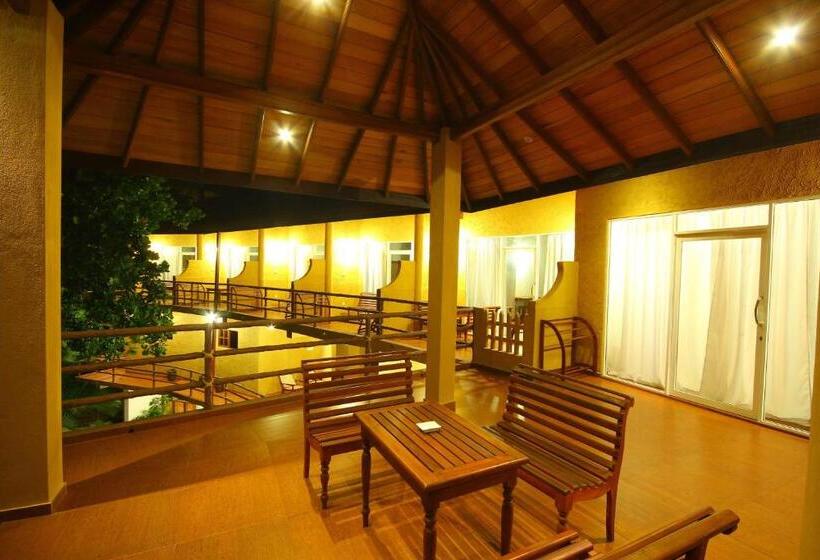 Superior room with lake view, Laluna Ayurveda Resort