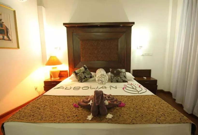 Superior room with lake view, Laluna Ayurveda Resort
