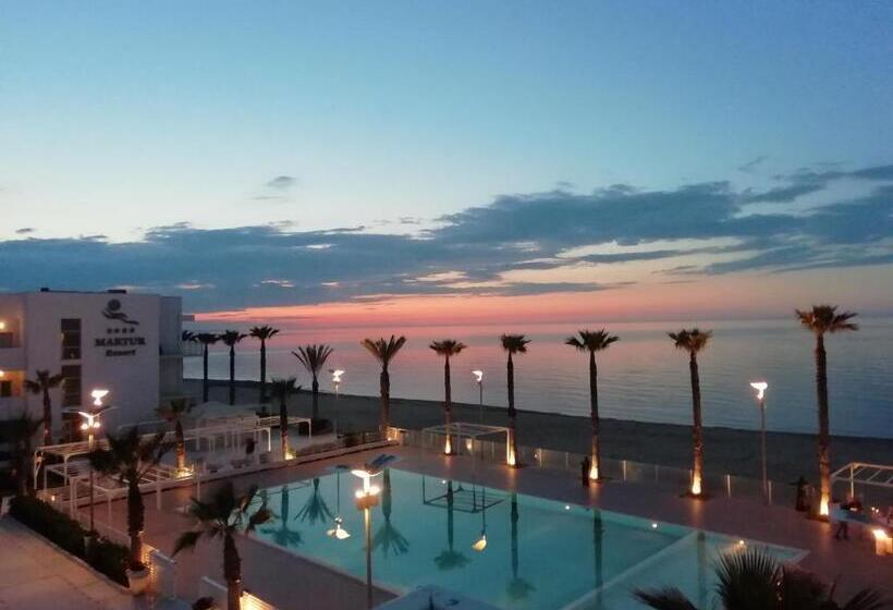 Четырехместный Номер Стандарт с Балконом, Martur Resort