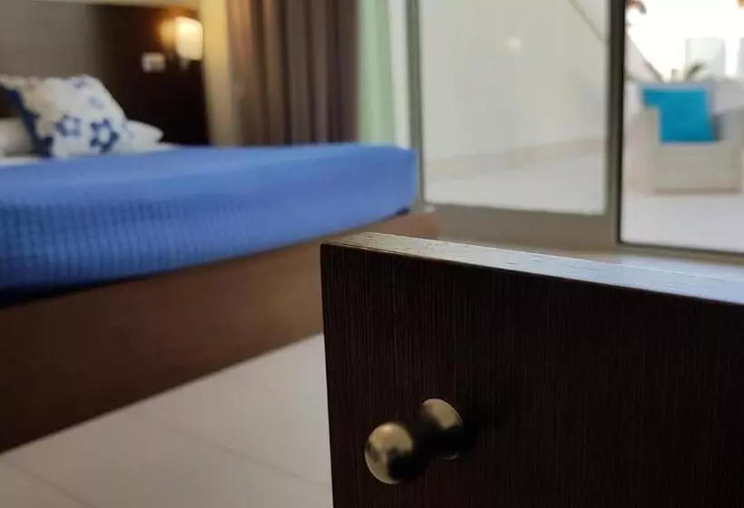 اتاق استاندارد با چشم‌انداز دریا, Martur Resort