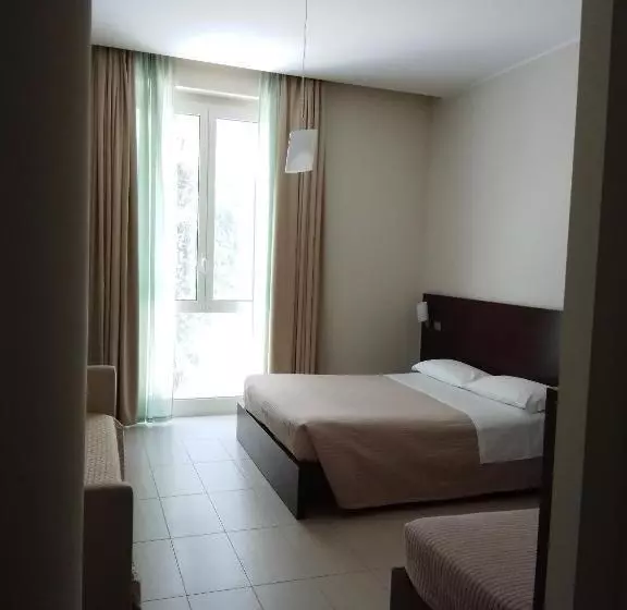 اتاق استاندارد سه نفره, Martur Resort