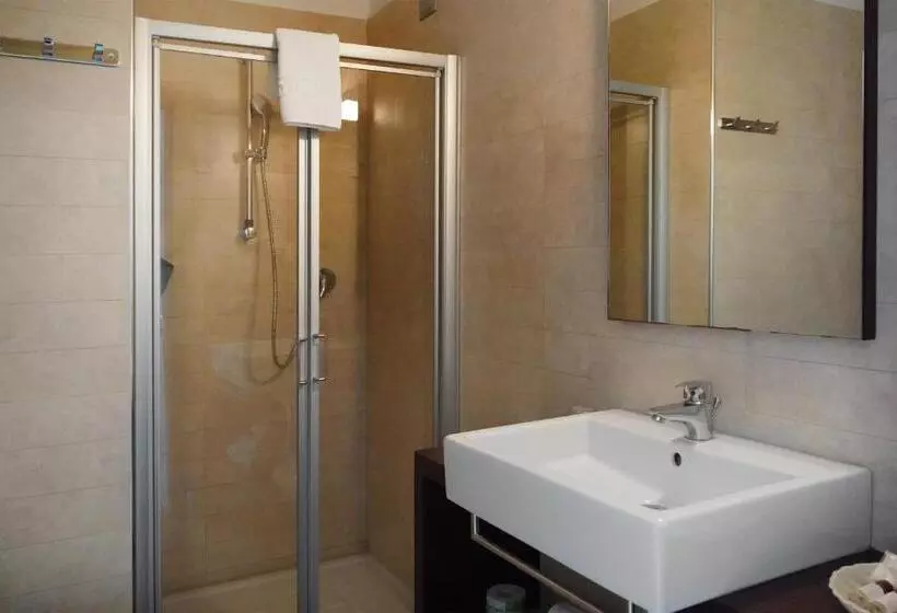 اتاق استاندارد سه نفره, Martur Resort