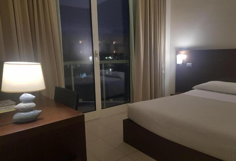 Четырехместный Номер Стандарт с Балконом, Martur Resort