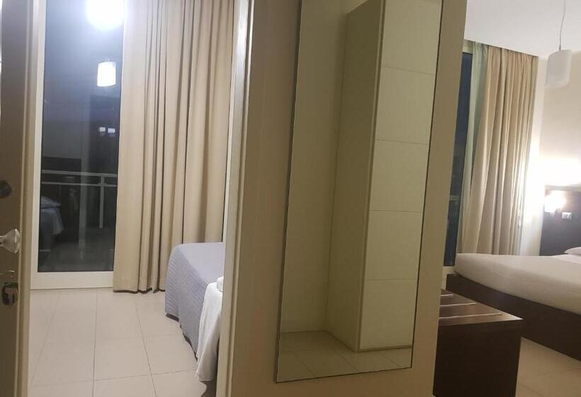 带阳台标准四人间, Martur Resort