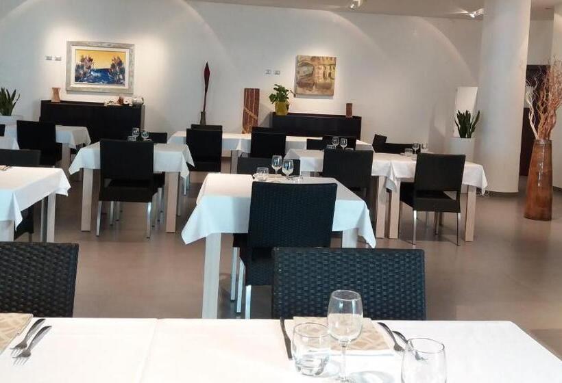 Четырехместный Номер Стандарт с Балконом, Martur Resort