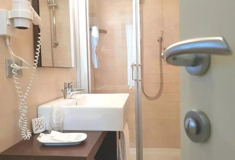 سوییت جونیور با چشم‌انداز دریا, Martur Resort
