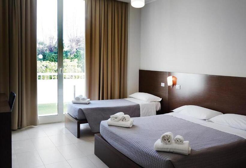 Номер Стандарт Трехместный, Martur Resort