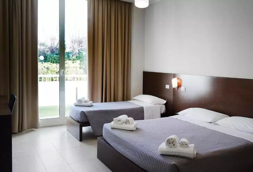 اتاق استاندارد سه نفره, Martur Resort