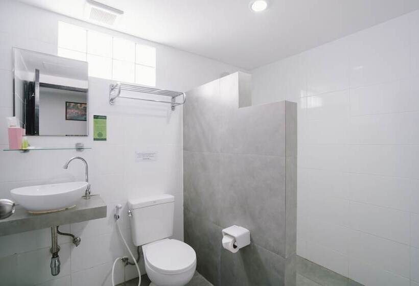 سرير فى غرفة مشتركه, Noble House Patong