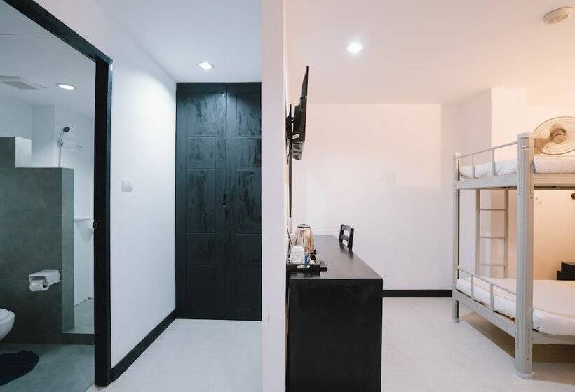 سرير فى غرفة مشتركه, Noble House Patong