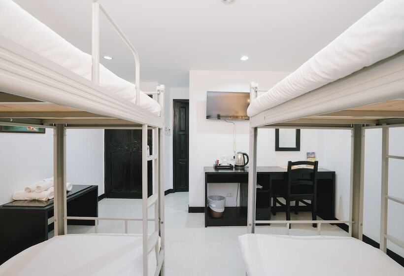 سرير فى غرفة مشتركه, Noble House Patong