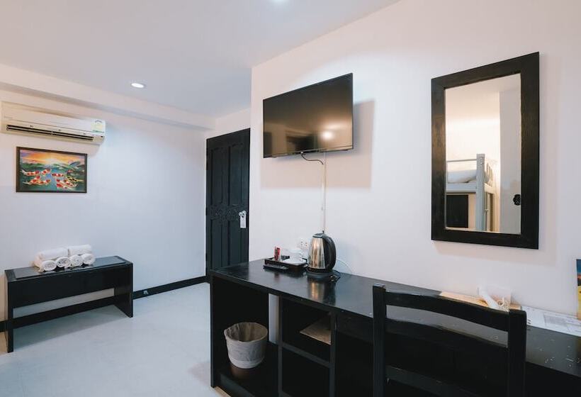 سرير فى غرفة مشتركه, Noble House Patong