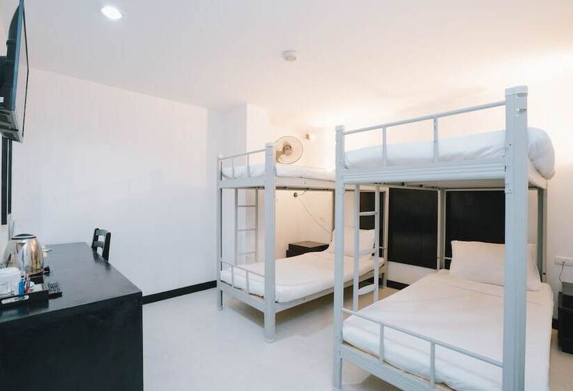 سرير فى غرفة مشتركه, Noble House Patong